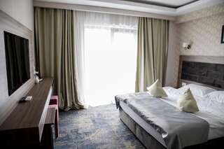 Отель Hotel Yarus Plus Плоешти Номер с кроватью размера «king-size»-19